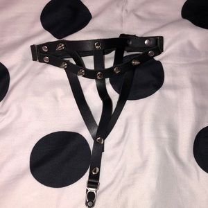Thigh garter spikey